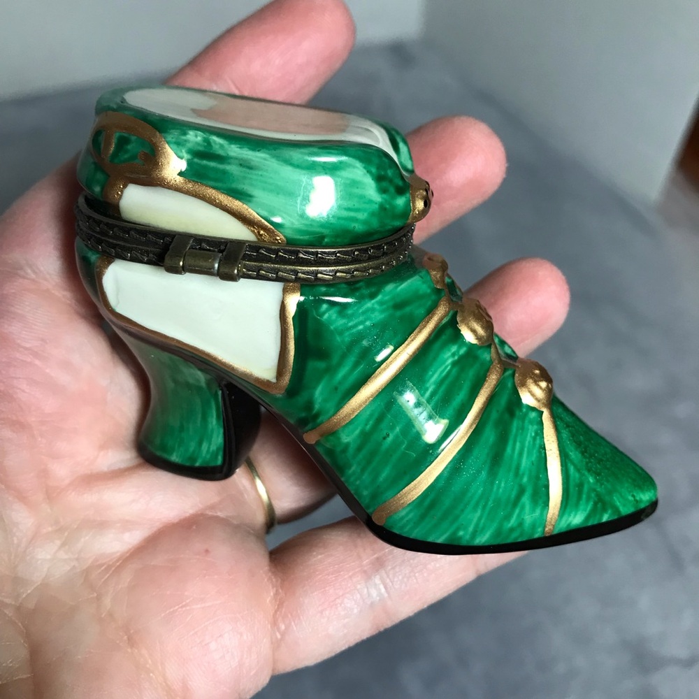 Trinket box WICKED ELPHABA green heeled shoe white interior ceramic porcelain